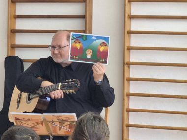 Kytarový koncert s hudebníkem panem Kaulferstem